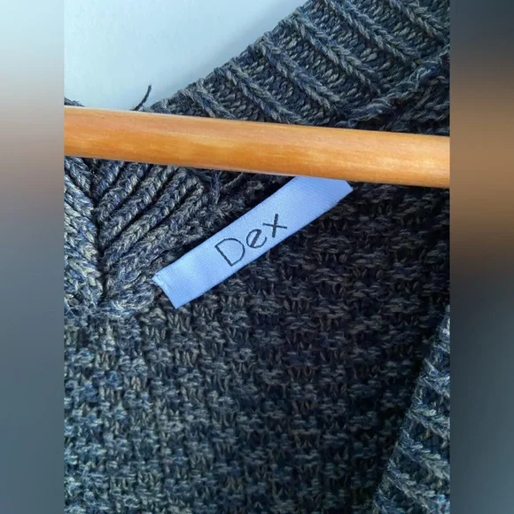 Dex Green V-Neck Sweater - Picture 4 of 4